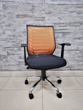 Кресло Barneo K-138 для персонала (черная ткань оранжевая сетка) в Соликамске - solikamsk.mebel-74.com | фото
